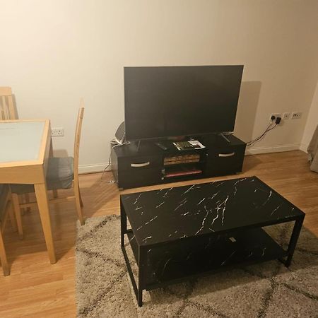 Big Double Room With Bathroom In 2 Bedroom Flat Kitchen Is Shared Harrow on the Hill Exterior foto