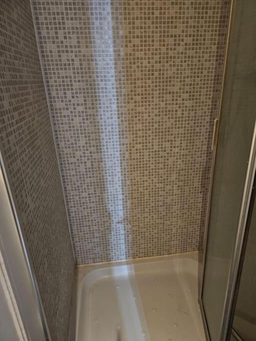 Big Double Room With Bathroom In 2 Bedroom Flat Kitchen Is Shared Harrow on the Hill Exterior foto