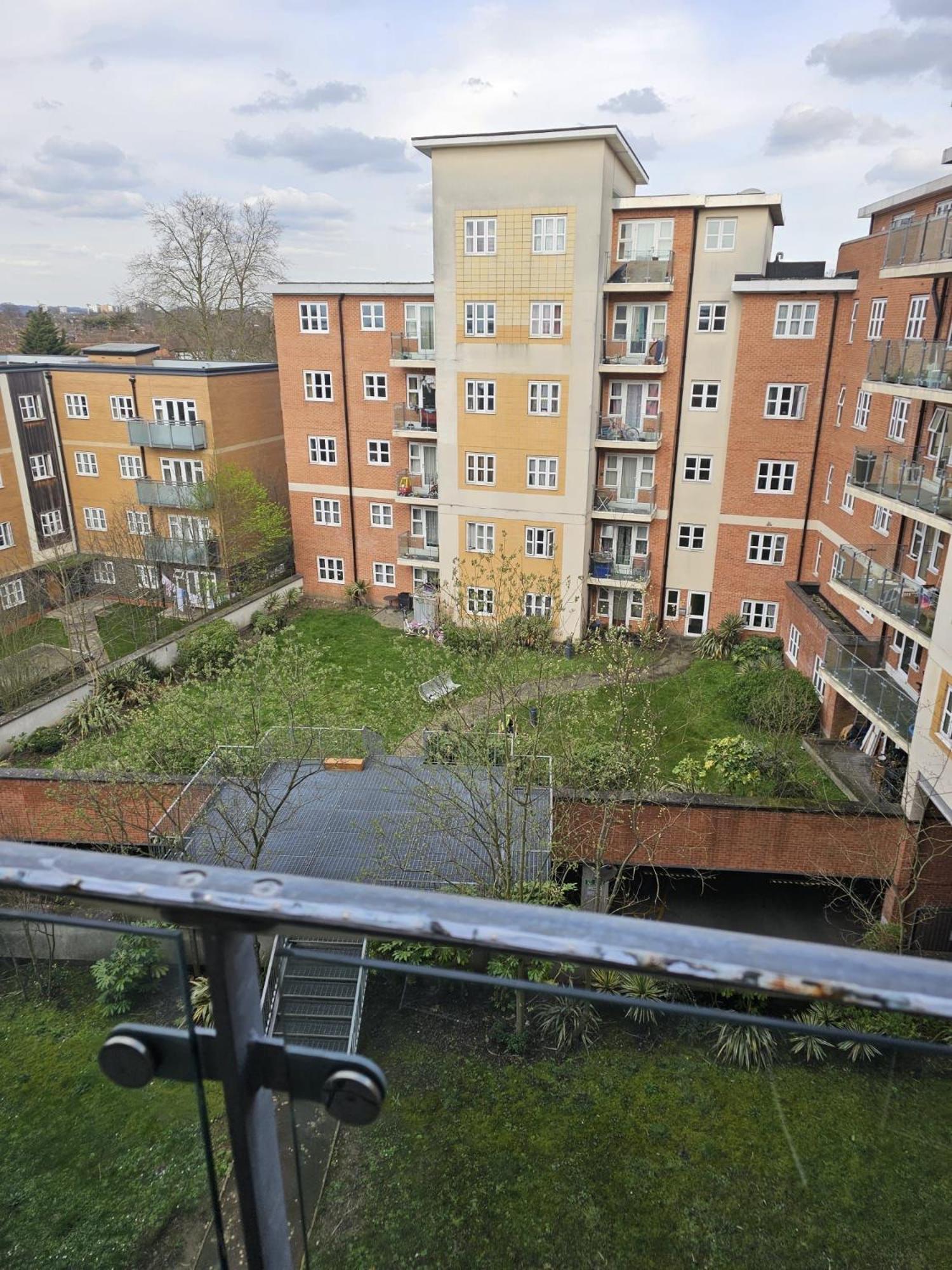 Big Double Room With Bathroom In 2 Bedroom Flat Kitchen Is Shared Harrow on the Hill Exterior foto