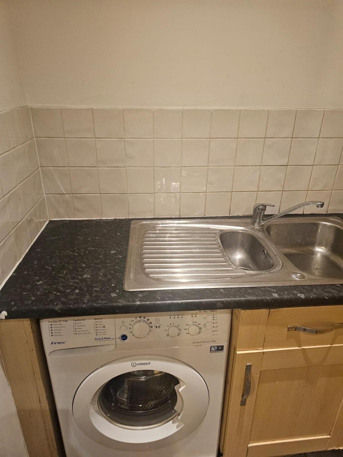 Big Double Room With Bathroom In 2 Bedroom Flat Kitchen Is Shared Harrow on the Hill Exterior foto