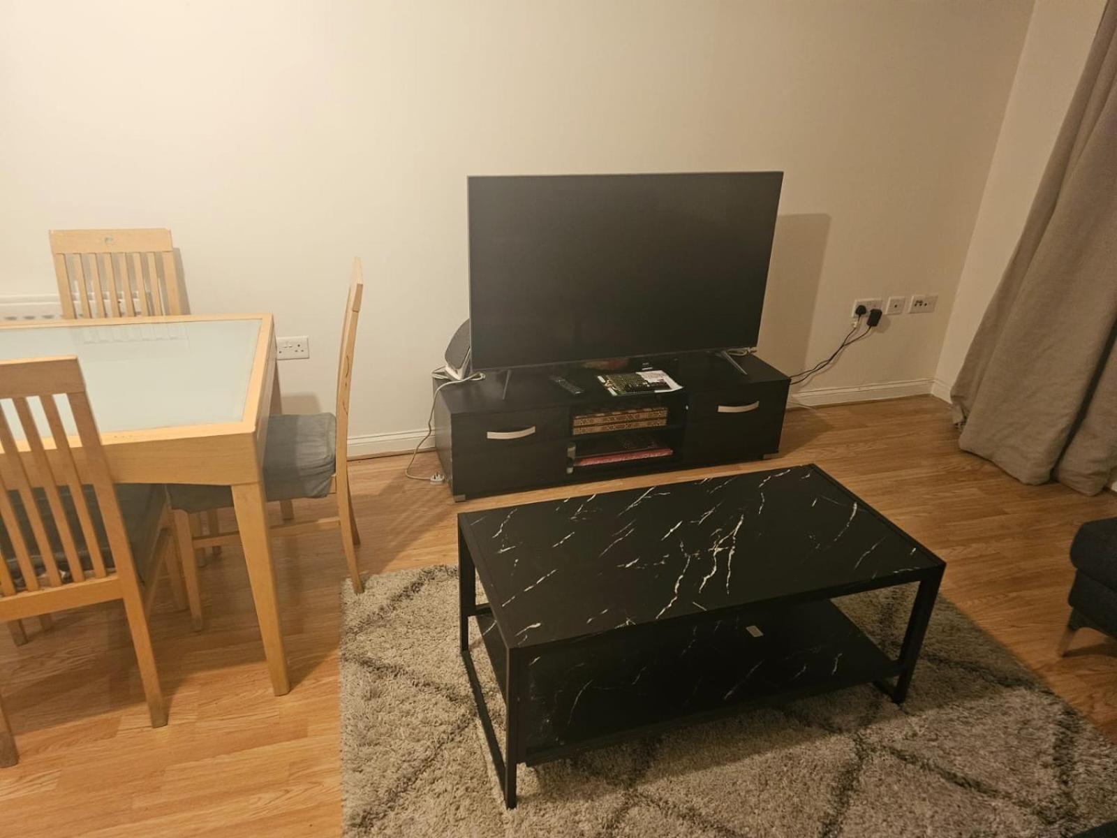 Big Double Room With Bathroom In 2 Bedroom Flat Kitchen Is Shared Harrow on the Hill Exterior foto
